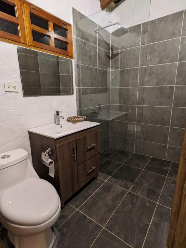 baño-habitacion-2